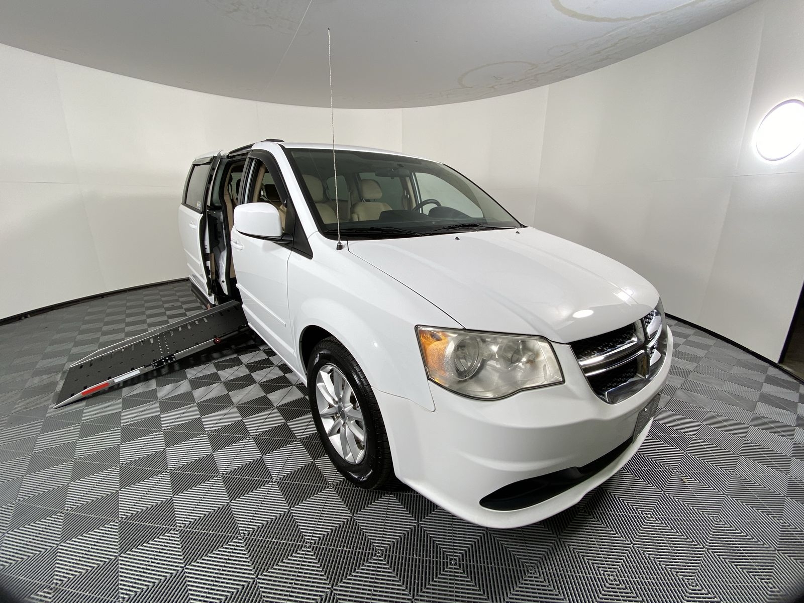 2014 Dodge Grand Caravan SXT's photo