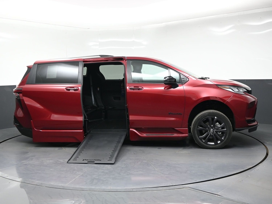 New 2026 Toyota Sienna XSE Sport