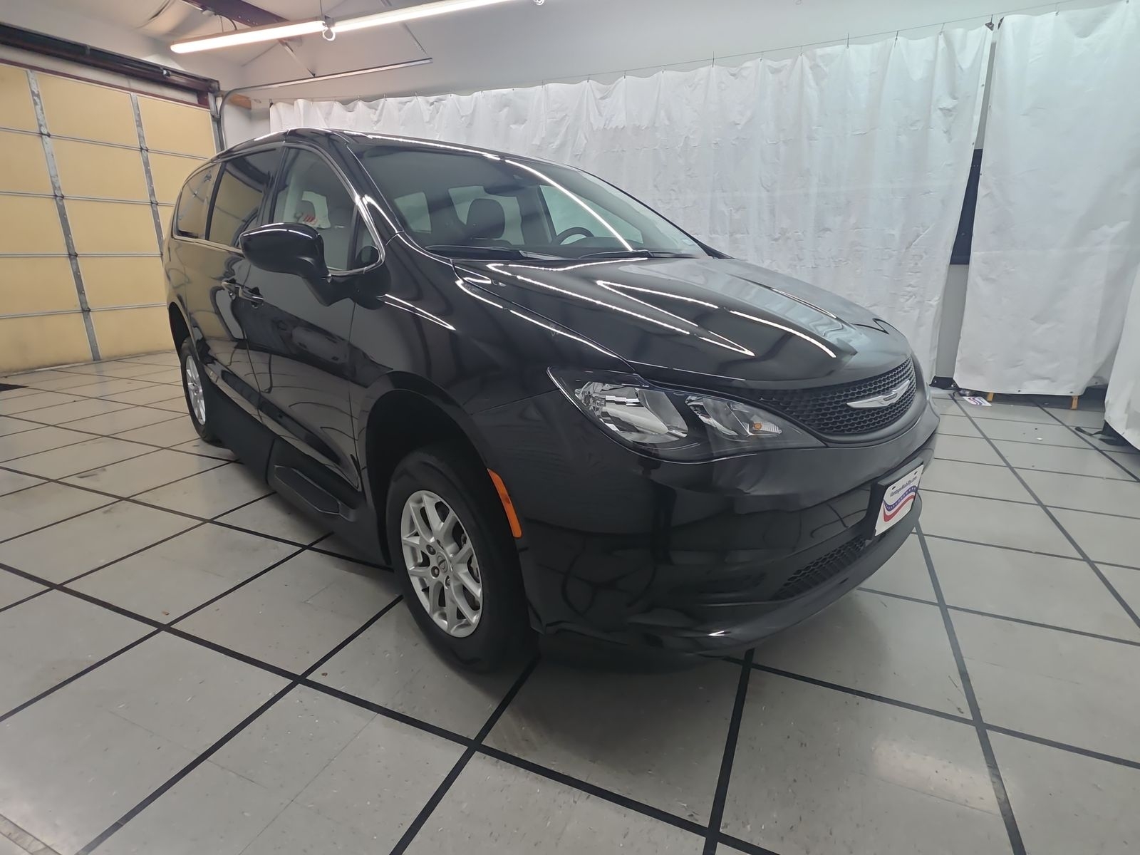 2022 Chrysler Voyager LX's photo