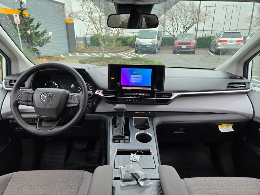 New 2026 Toyota Sienna LE