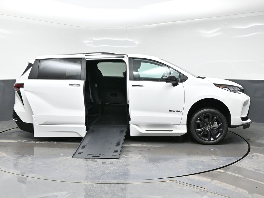 New 2026 Toyota Sienna XSE Sport