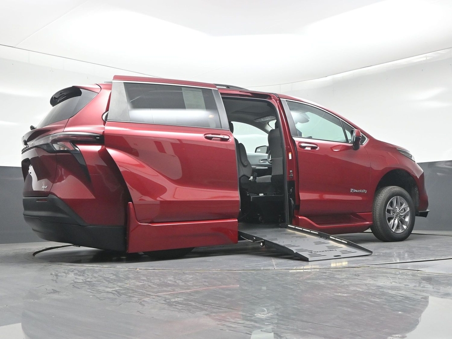 New 2026 Toyota Sienna XLE Add
