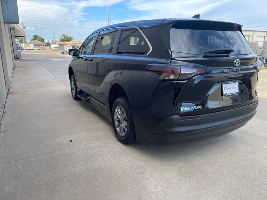 PRE OWNED 2024 Toyota Sienna LE Base
