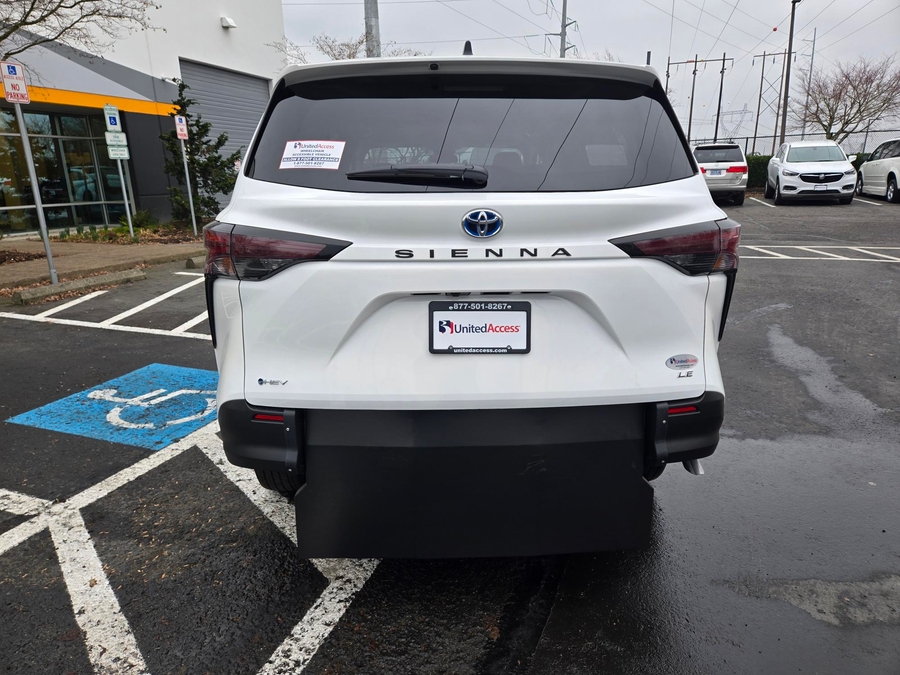 New 2026 Toyota Sienna LE