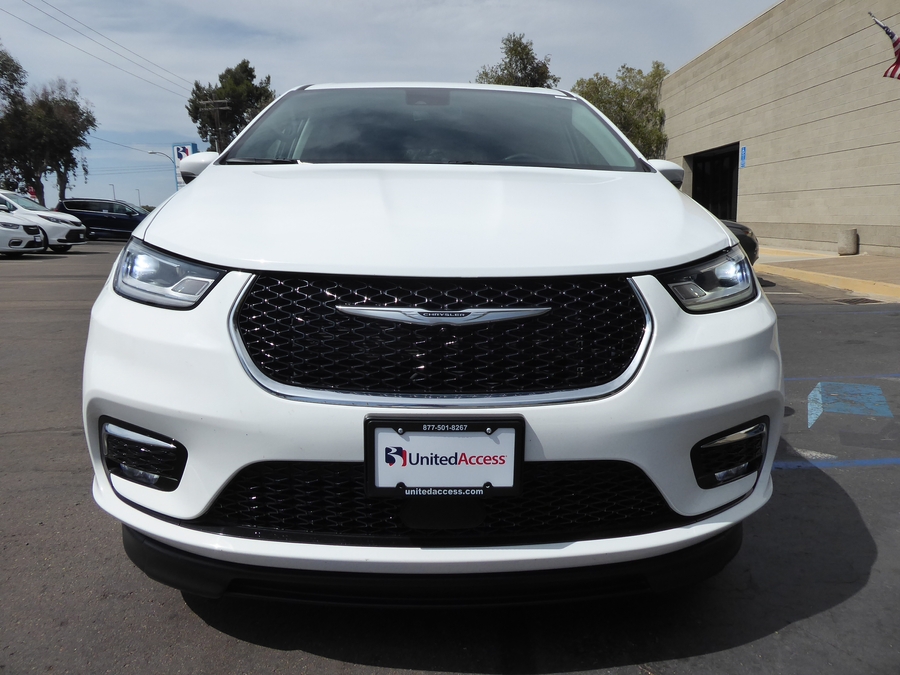 PRE OWNED 2023 Chrysler Pacifica Touring L