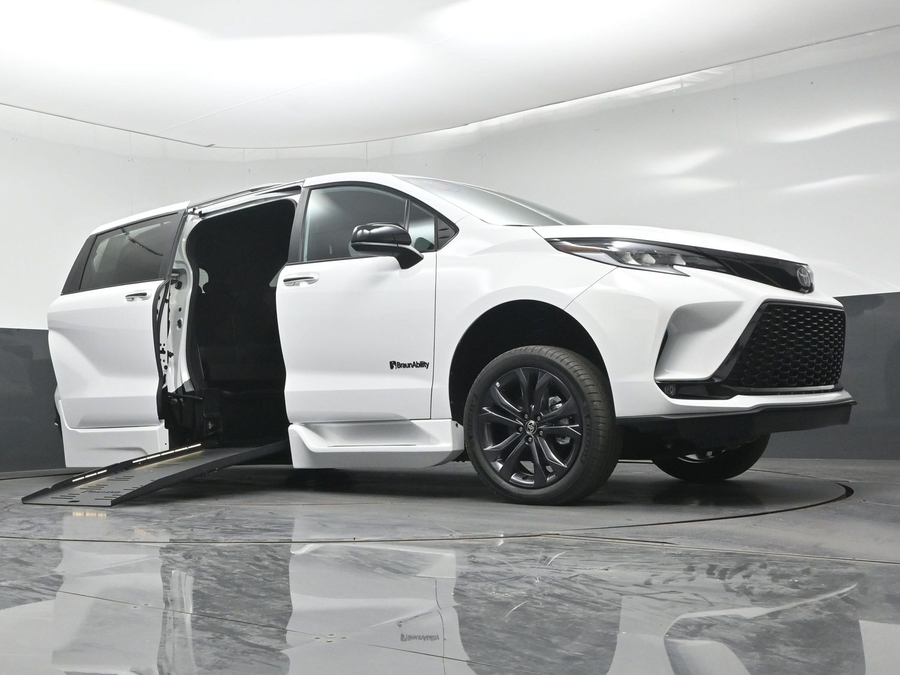 New 2026 Toyota Sienna XSE Sport