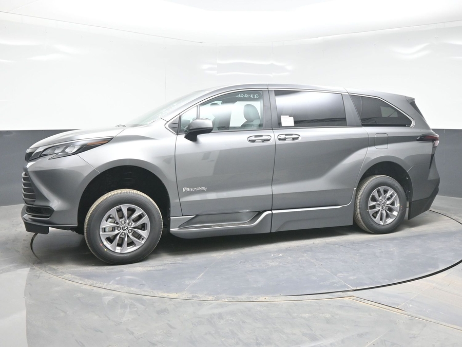 New 2026 Toyota Sienna LE