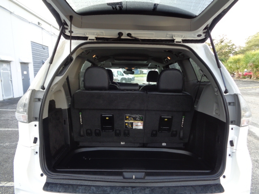 PRE OWNED 2020 Toyota Sienna SE Premium