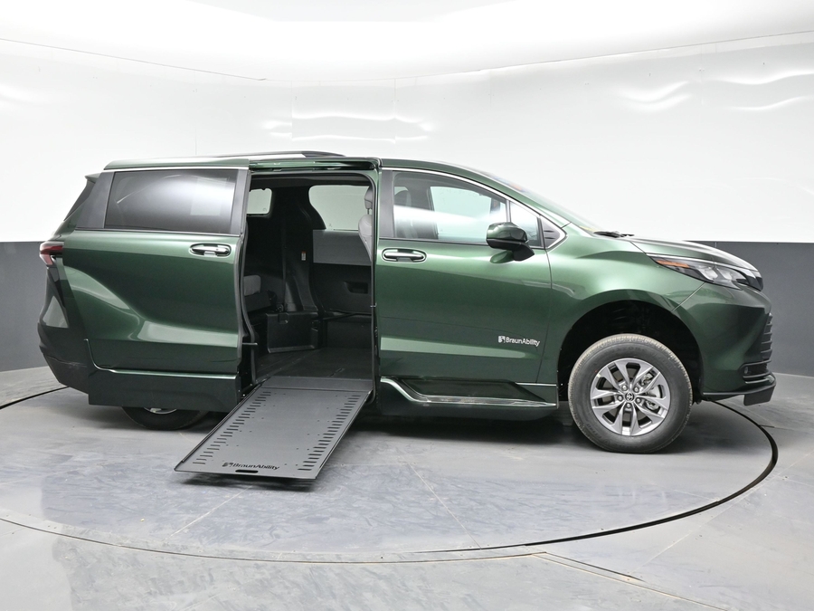 New 2026 Toyota Sienna XLE Base