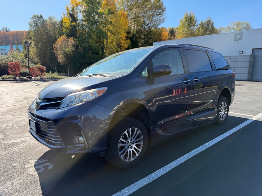 PRE OWNED 2018 Toyota Sienna XLE