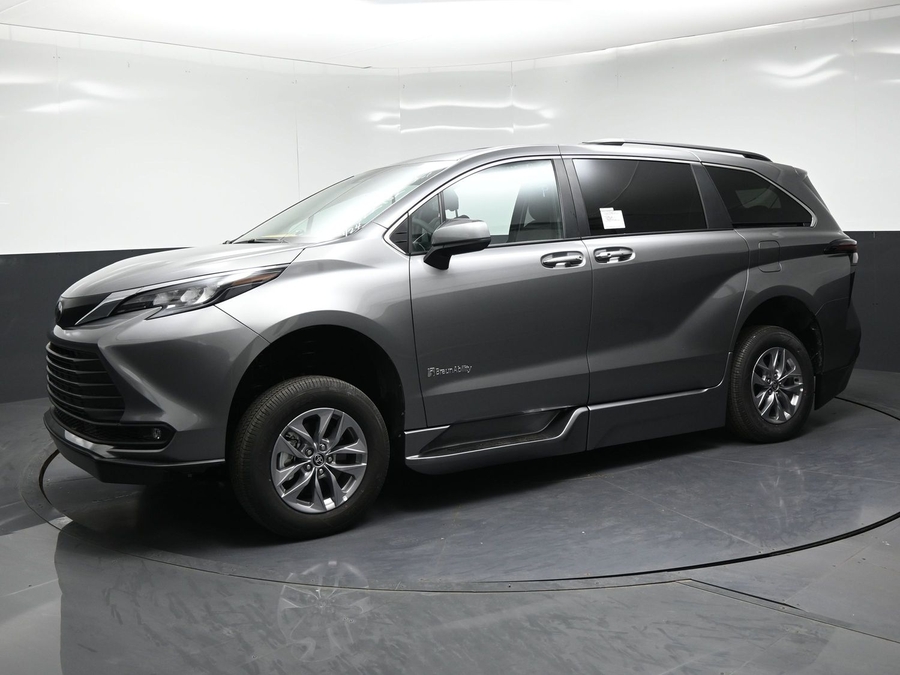 New 2026 Toyota Sienna XLE Base