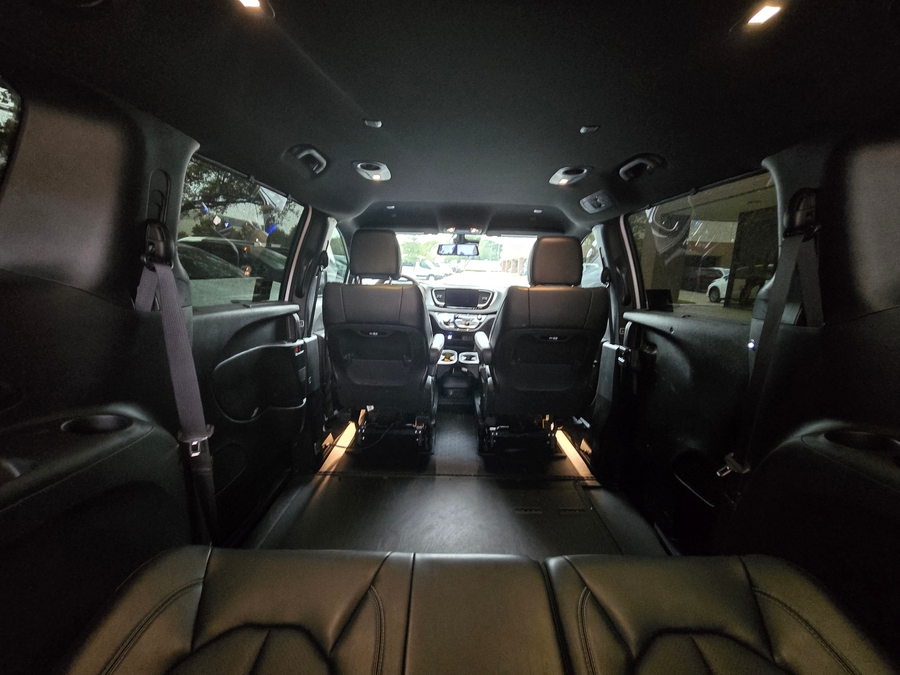 PRE OWNED 2024 Chrysler Pacifica Touring L