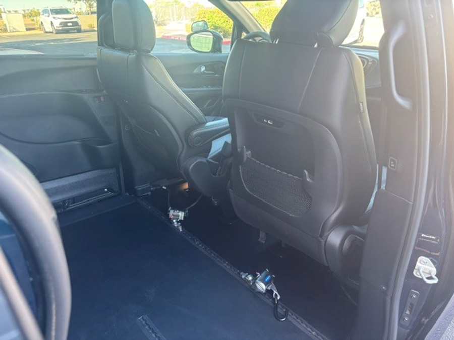 PRE OWNED 2025 Chrysler Pacifica Select