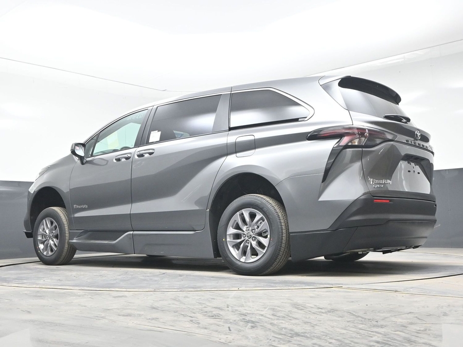 New 2026 Toyota Sienna LE