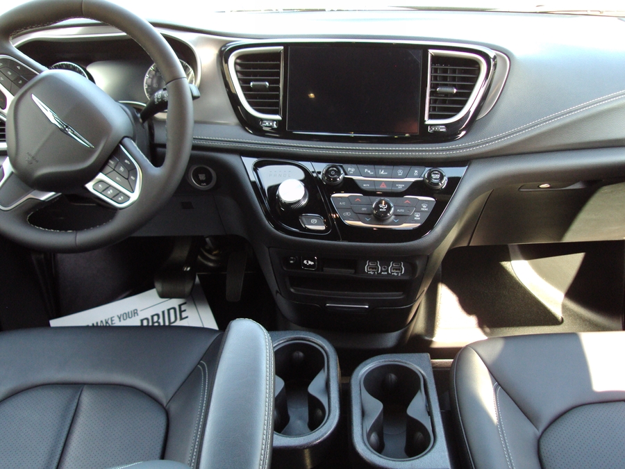 PRE OWNED 2025 Chrysler Pacifica Select