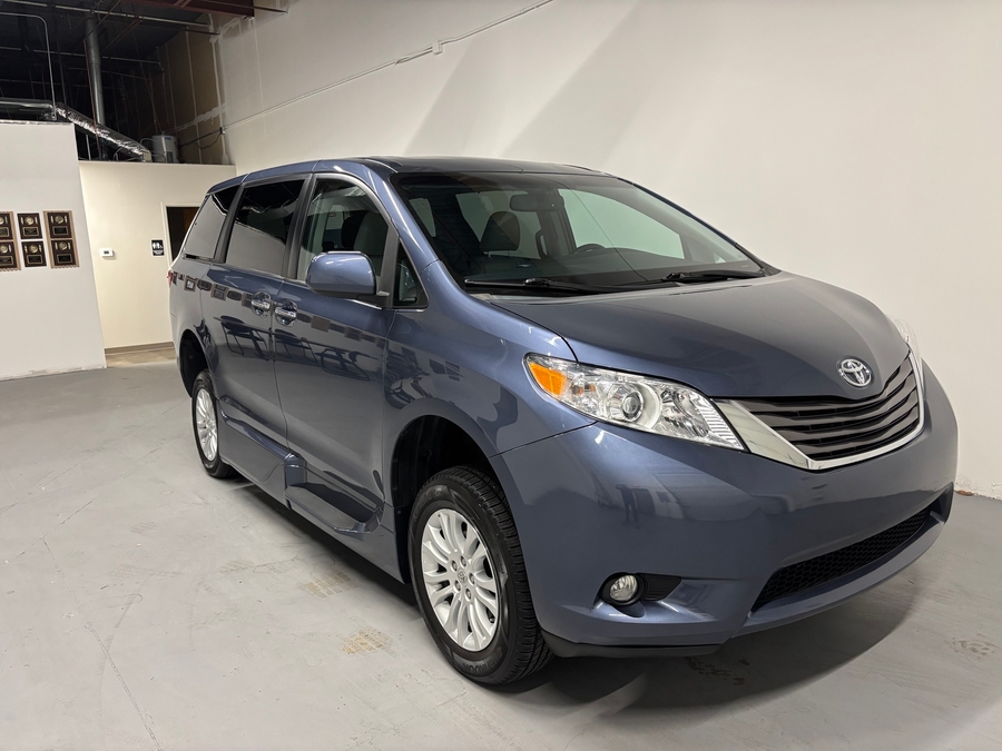 PRE OWNED 2015 Toyota Sienna XLE