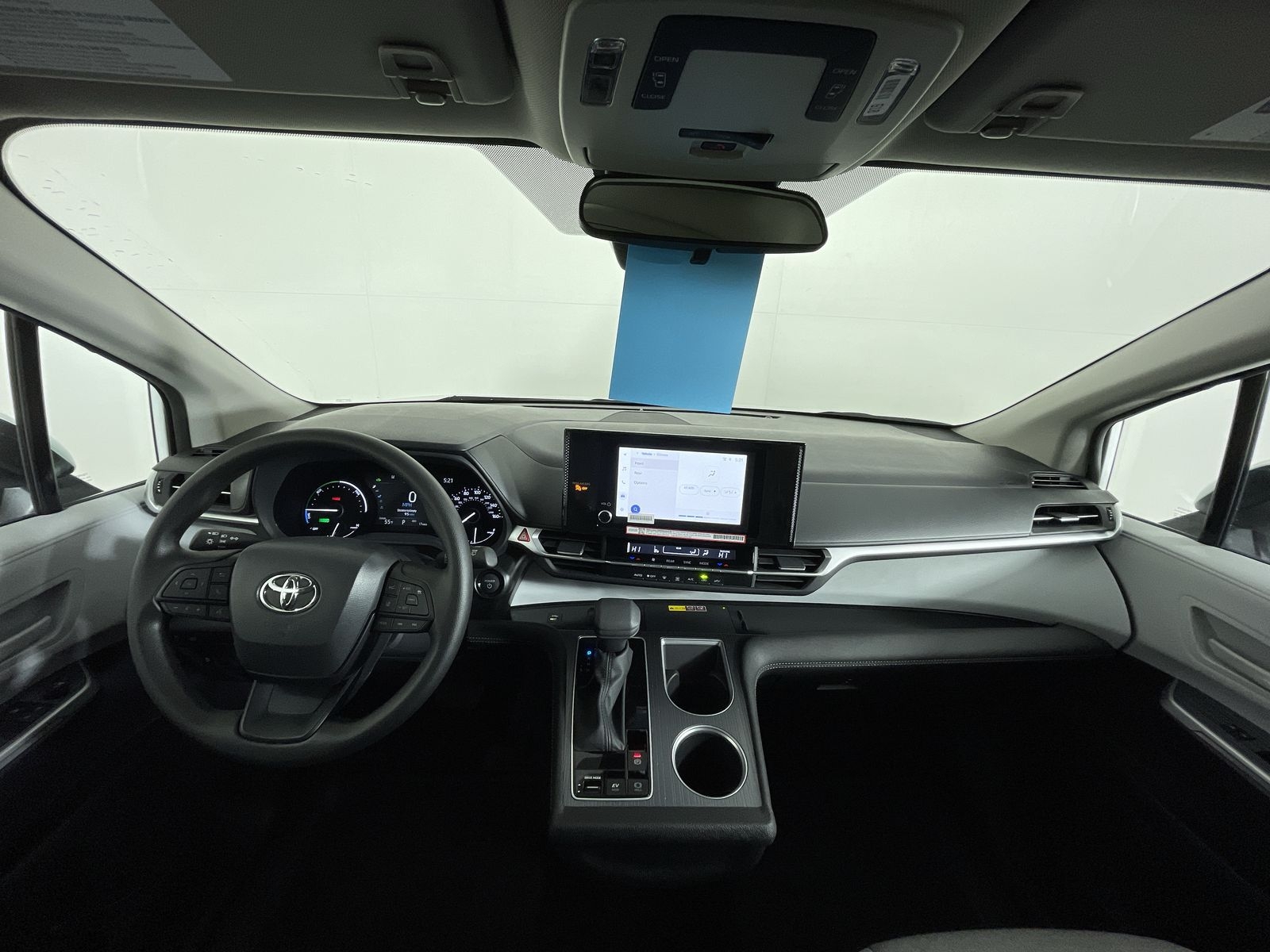 2025 Toyota Sienna LE - Photo 15