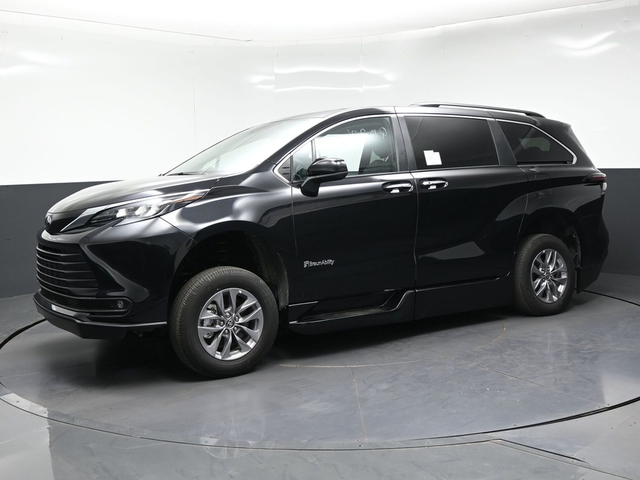 New 2026 Toyota Sienna XLE Base