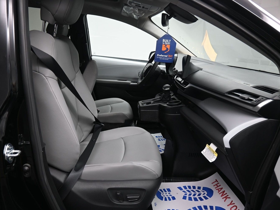 New 2026 Toyota Sienna XLE Base