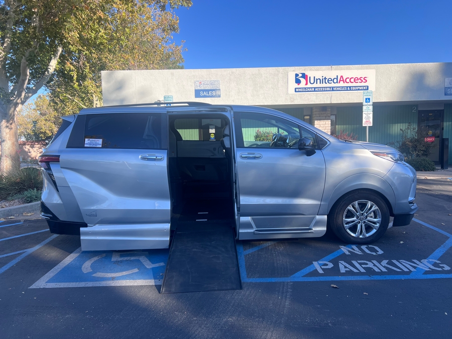 PRE OWNED 2023 Toyota Sienna XSE