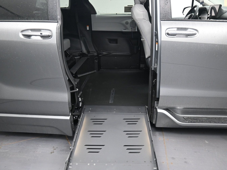 New 2026 Toyota Sienna XLE Base