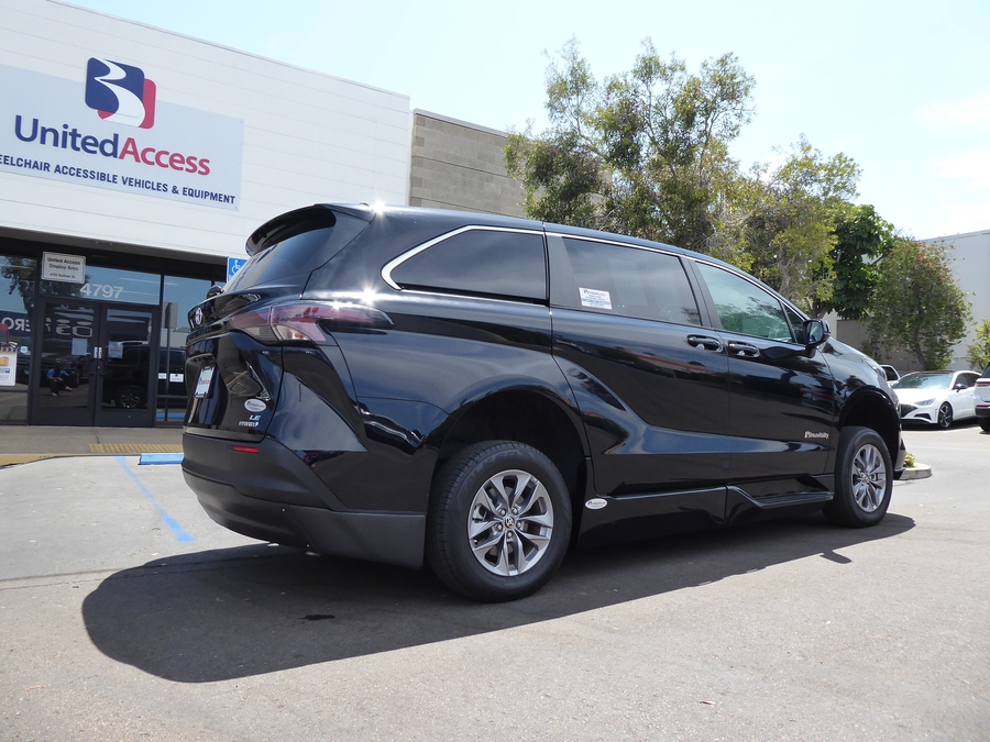 PRE OWNED 2024 Toyota Sienna LE Base