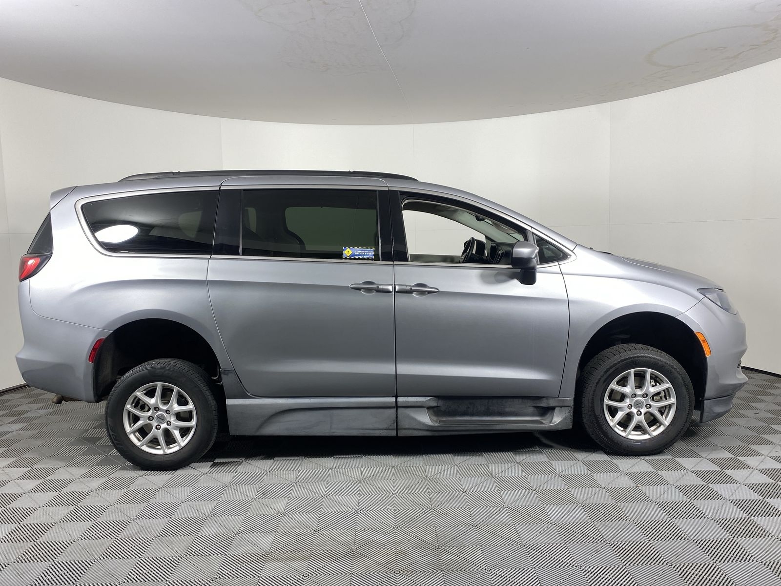 2021 Chrysler Voyager LXI - Photo 27