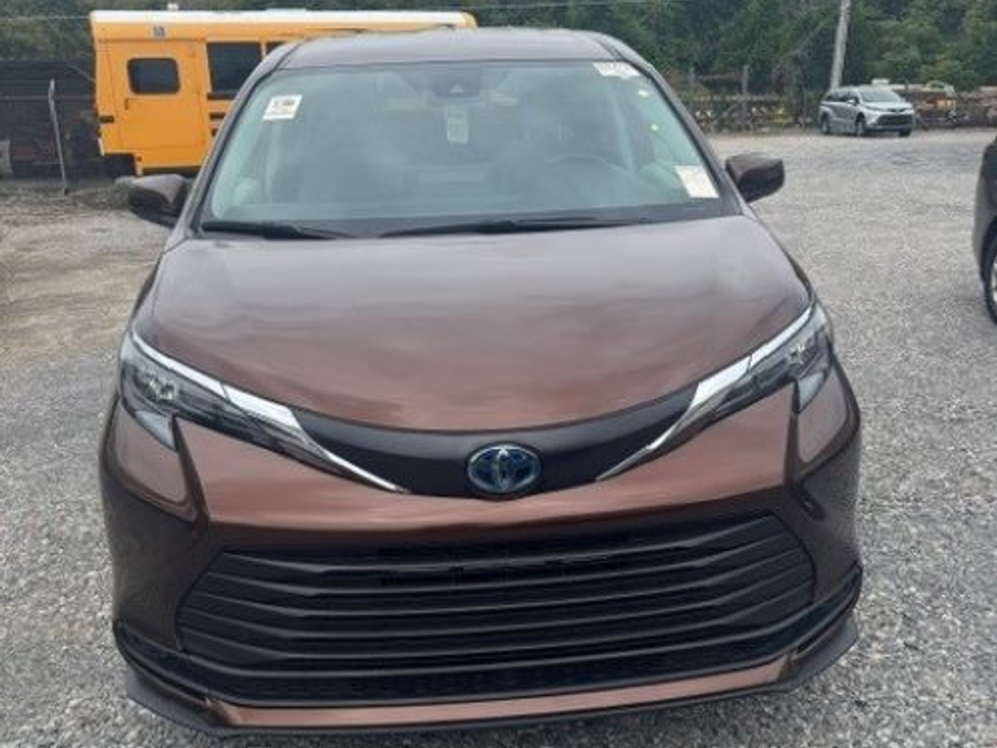 PRE OWNED 2024 Toyota Sienna LE