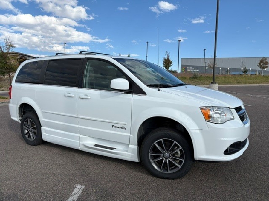 PRE OWNED 2017 Dodge Grand Caravan SXT