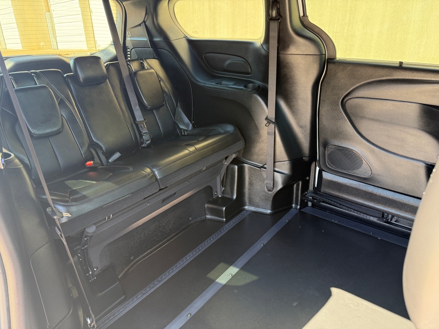 PRE OWNED 2025 Chrysler Pacifica Select Safety