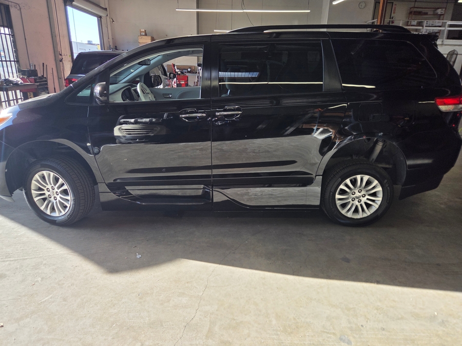 PRE OWNED 2014 Toyota Sienna XLE