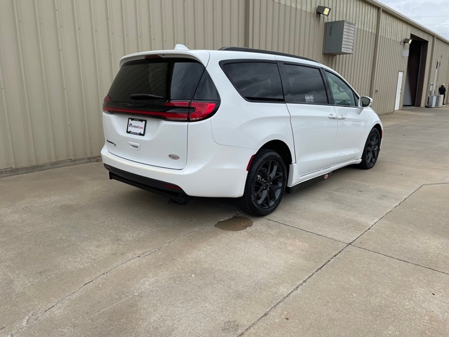 PRE OWNED 2022 Chrysler Pacifica Touring L