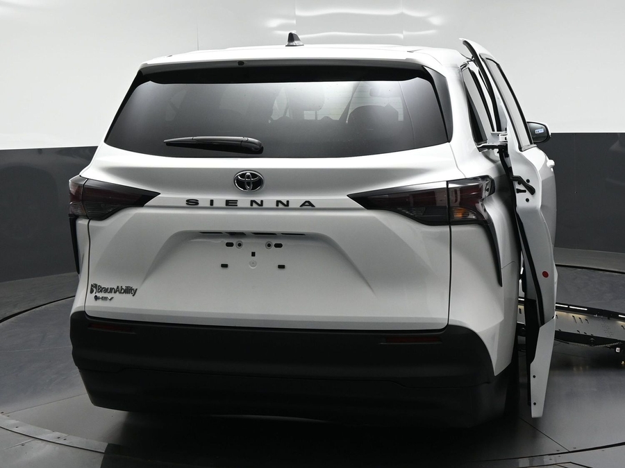 New 2026 Toyota Sienna LE