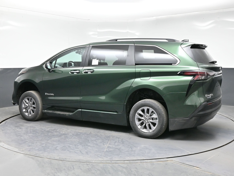 New 2026 Toyota Sienna XLE Base