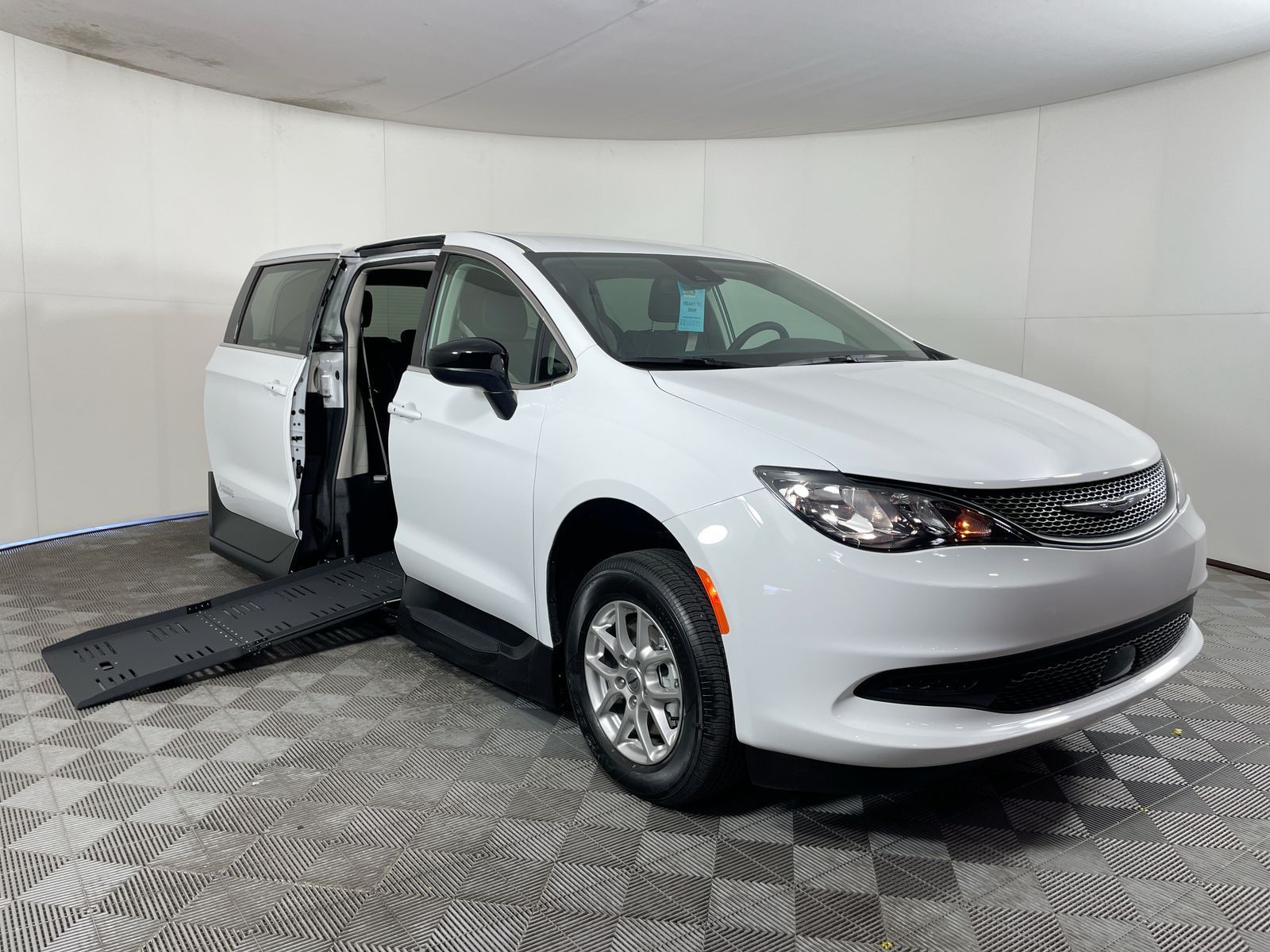 2024 Chrysler Voyager