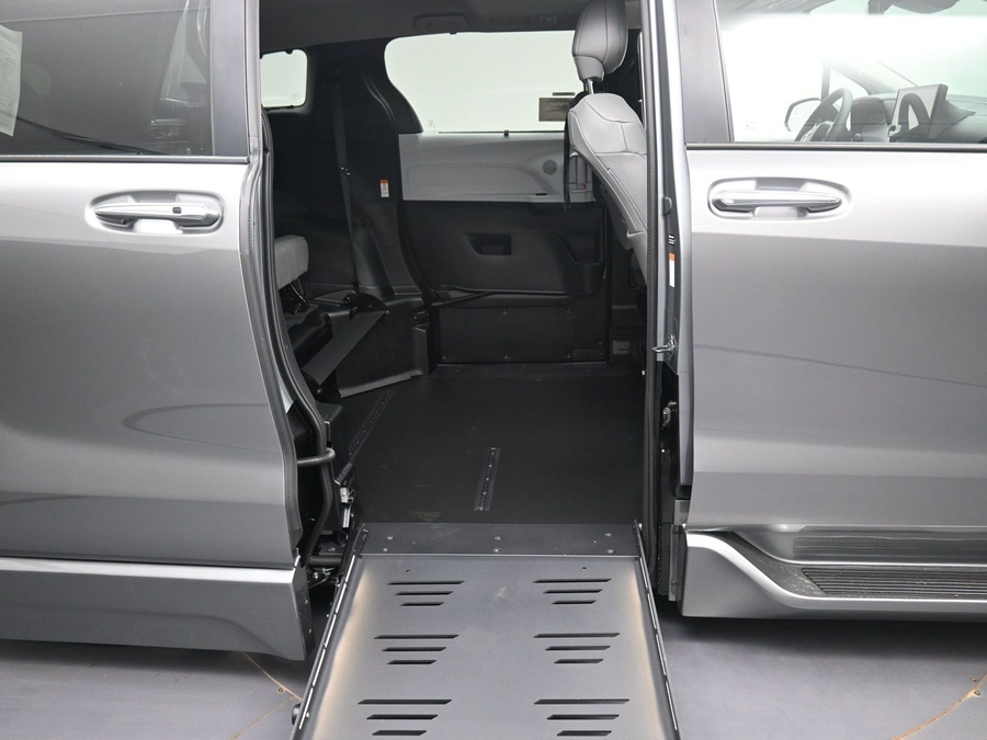 New 2026 Toyota Sienna XLE Base