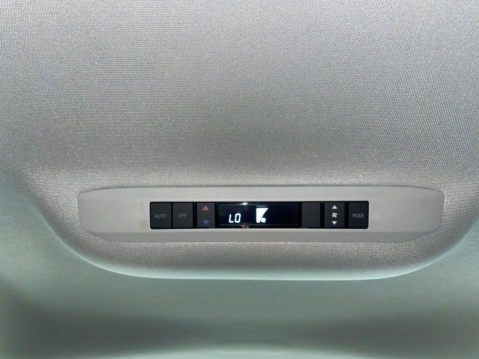 2025 Toyota Sienna LE - Photo 14