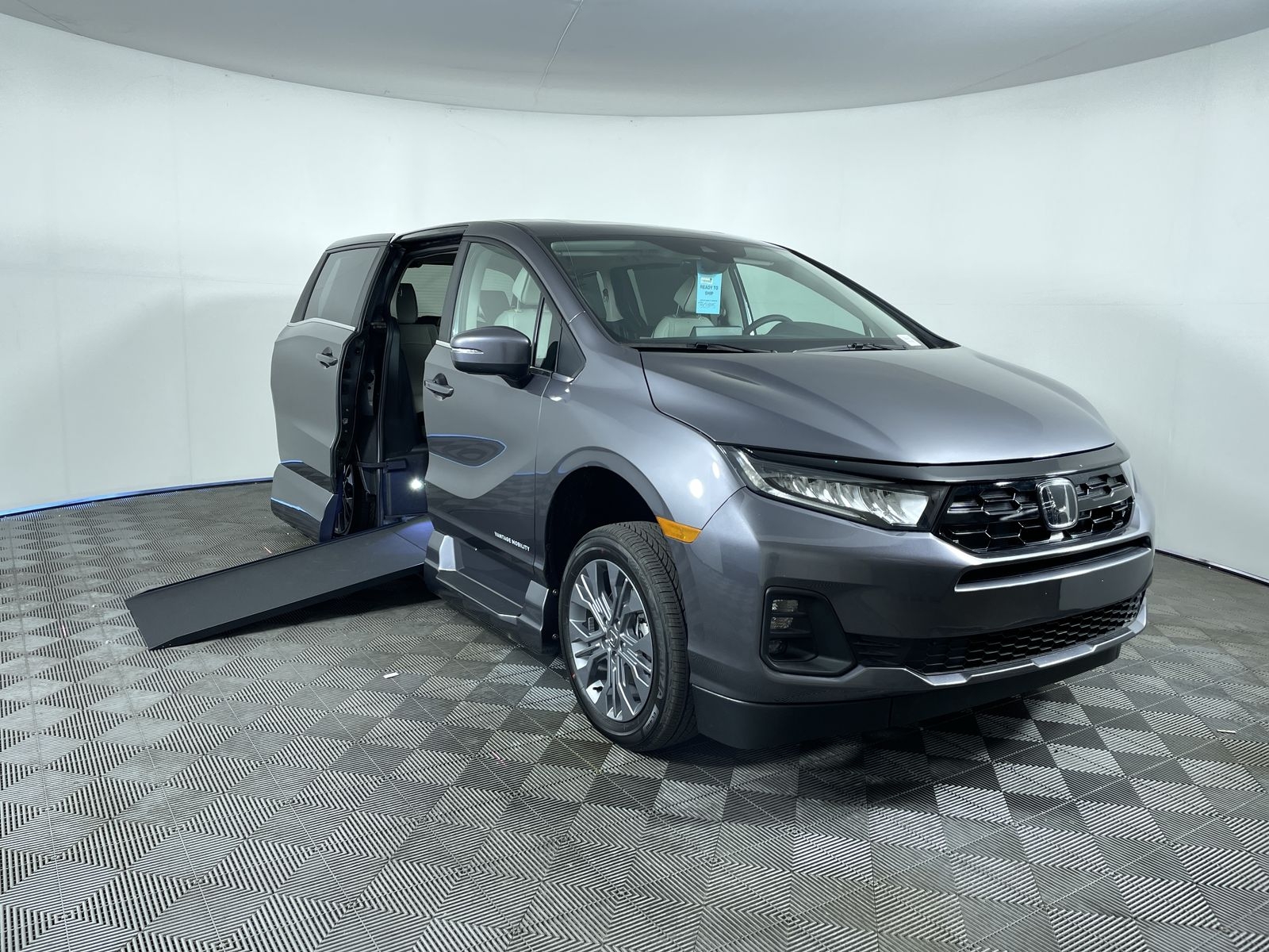 2026 Honda Odyssey Touring's photo