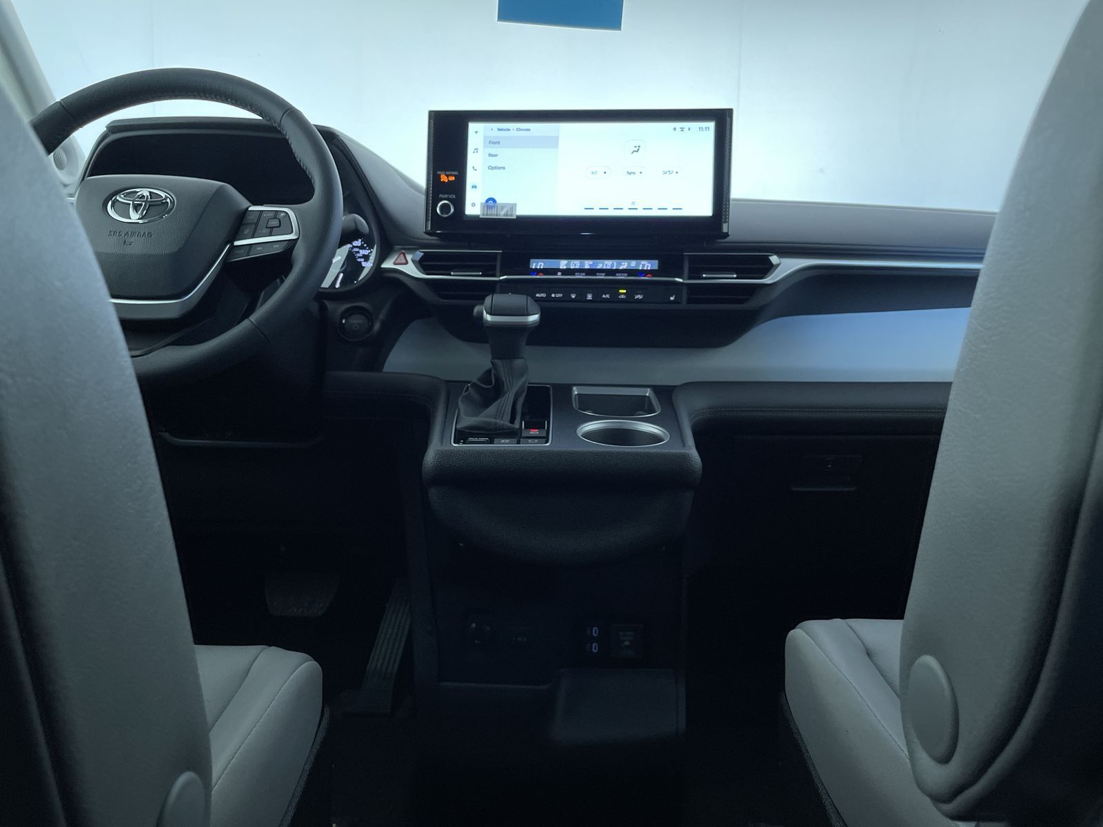 2025 Toyota Sienna XLE - Photo 17