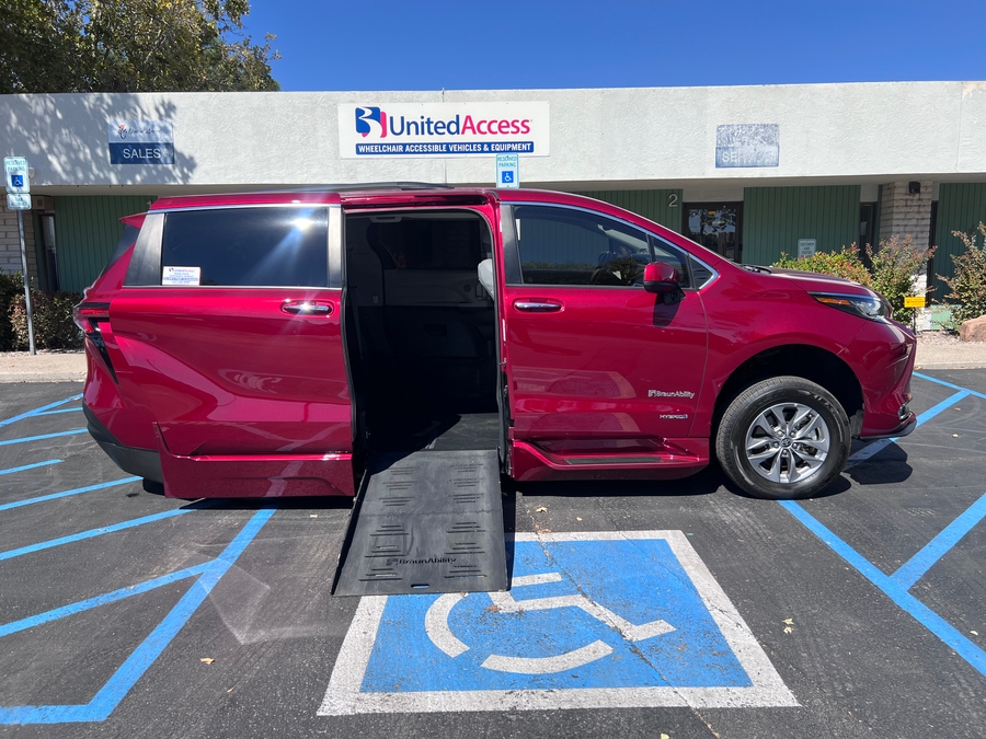 PRE OWNED 2021 Toyota Sienna XLE Plus
