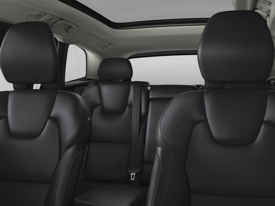 2025 Volvo XC60 B5 AWD Ultra Dark 12462770 Capitol Motors