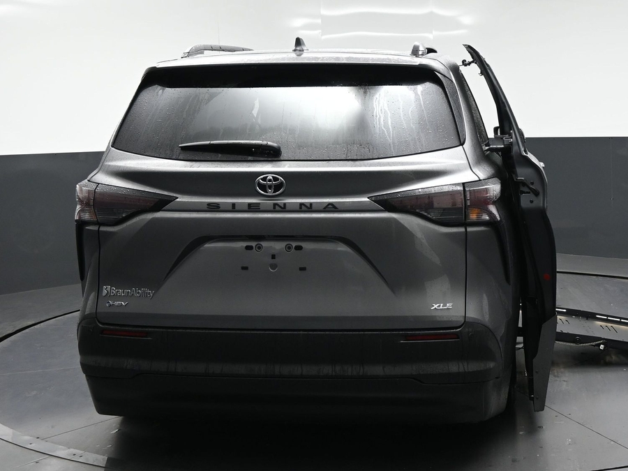 New 2026 Toyota Sienna XLE Base