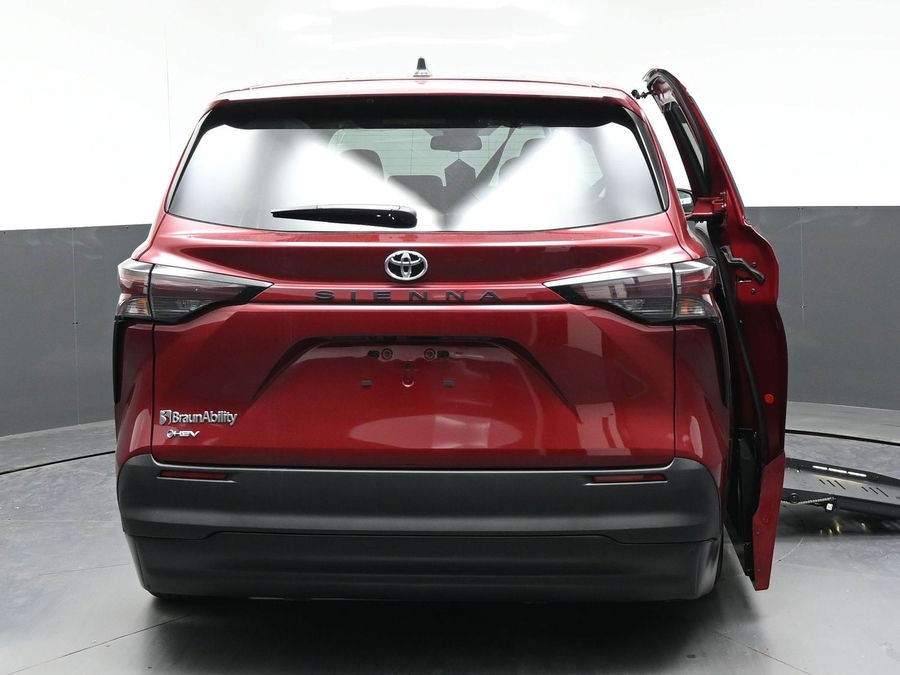 New 2026 Toyota Sienna LE