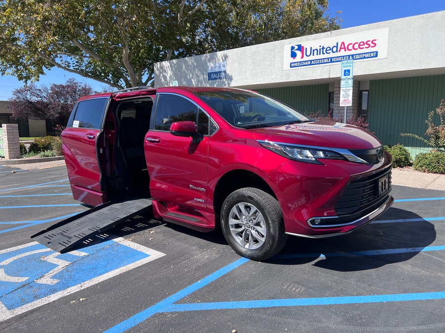 PRE OWNED 2021 Toyota Sienna XLE Plus