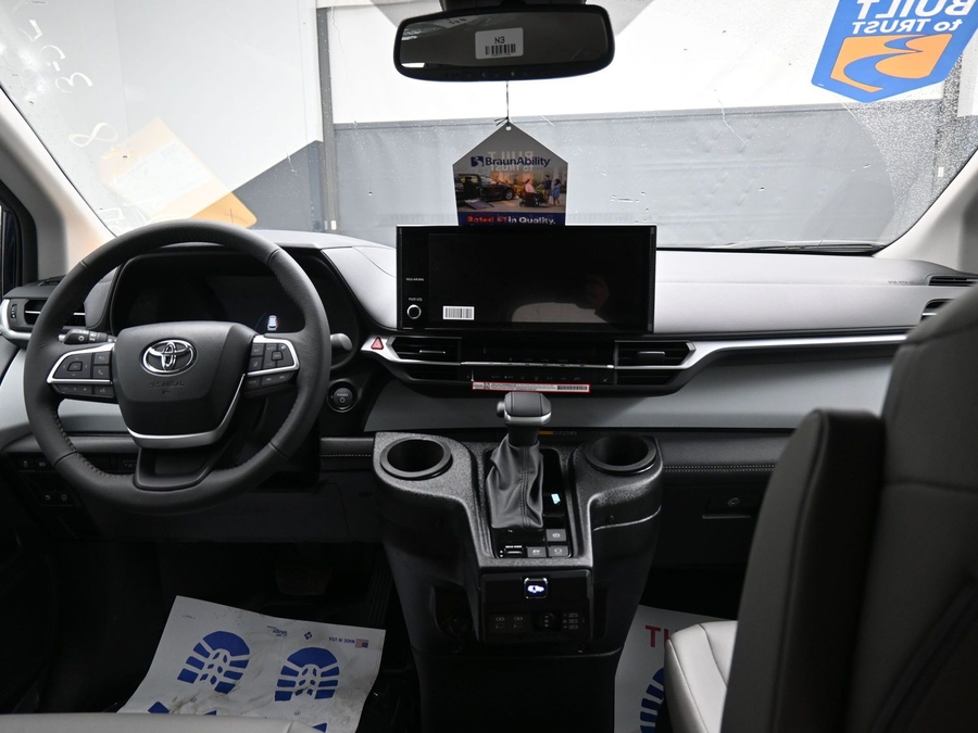 New 2026 Toyota Sienna XLE Base