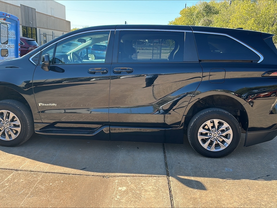 PRE OWNED 2024 Toyota Sienna LE