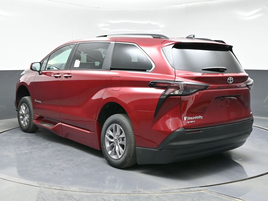 New 2026 Toyota Sienna XLE Base