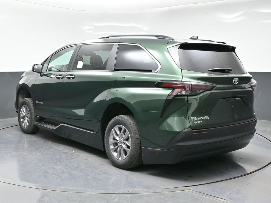 New 2026 Toyota Sienna XLE Base