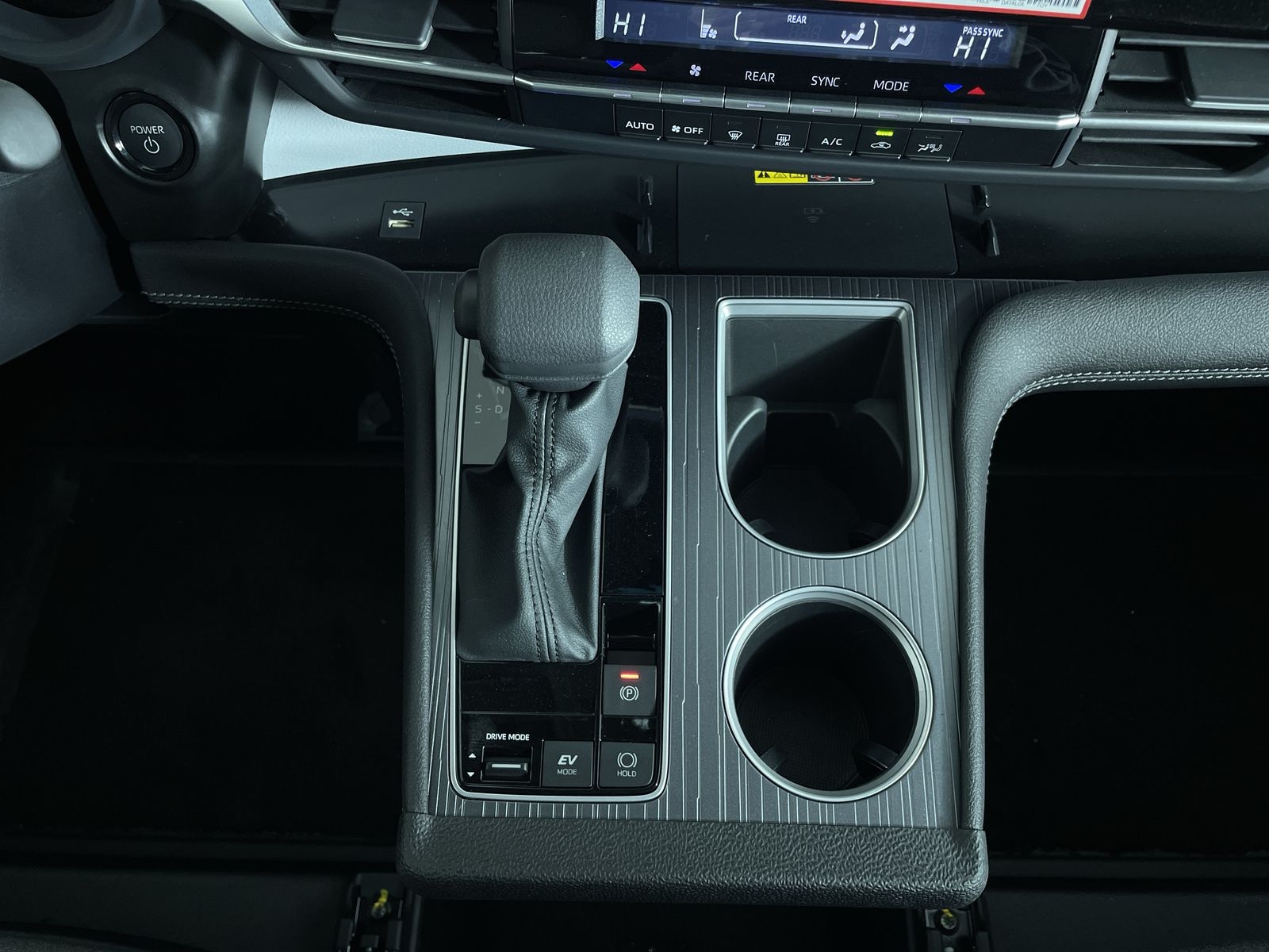 2025 Toyota Sienna LE - Photo 20
