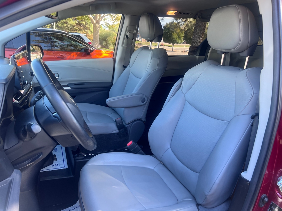 PRE OWNED 2021 Toyota Sienna XLE Plus